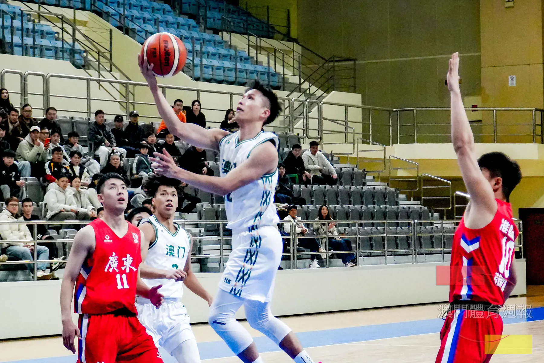 林霆朗突破後上籃出手 (2).jpg